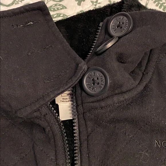 The North Face Women's Black Puffer Jacket, soft inside, good condition - Picture 8 of 9